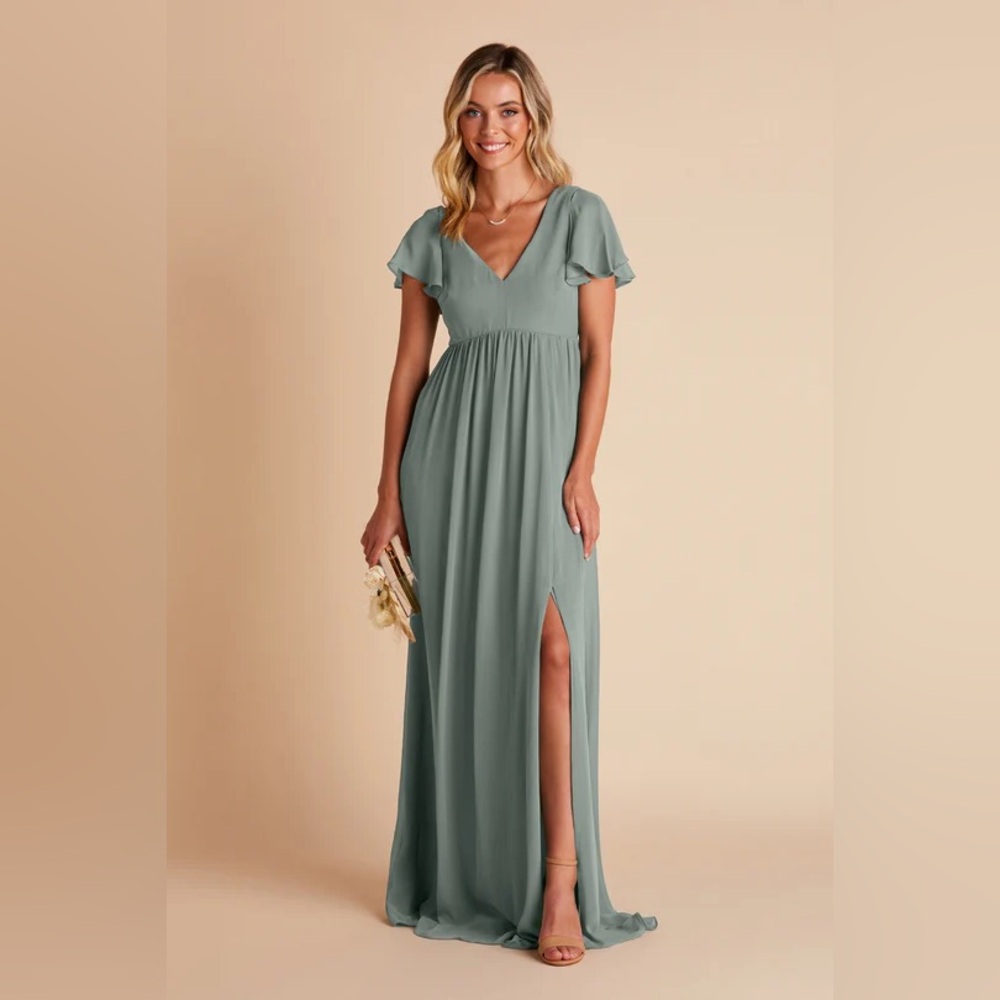 NWT Hannah Empire Dress. Chiffon Sea Glass. Size M. 2 pockets. Slit. Never worn.